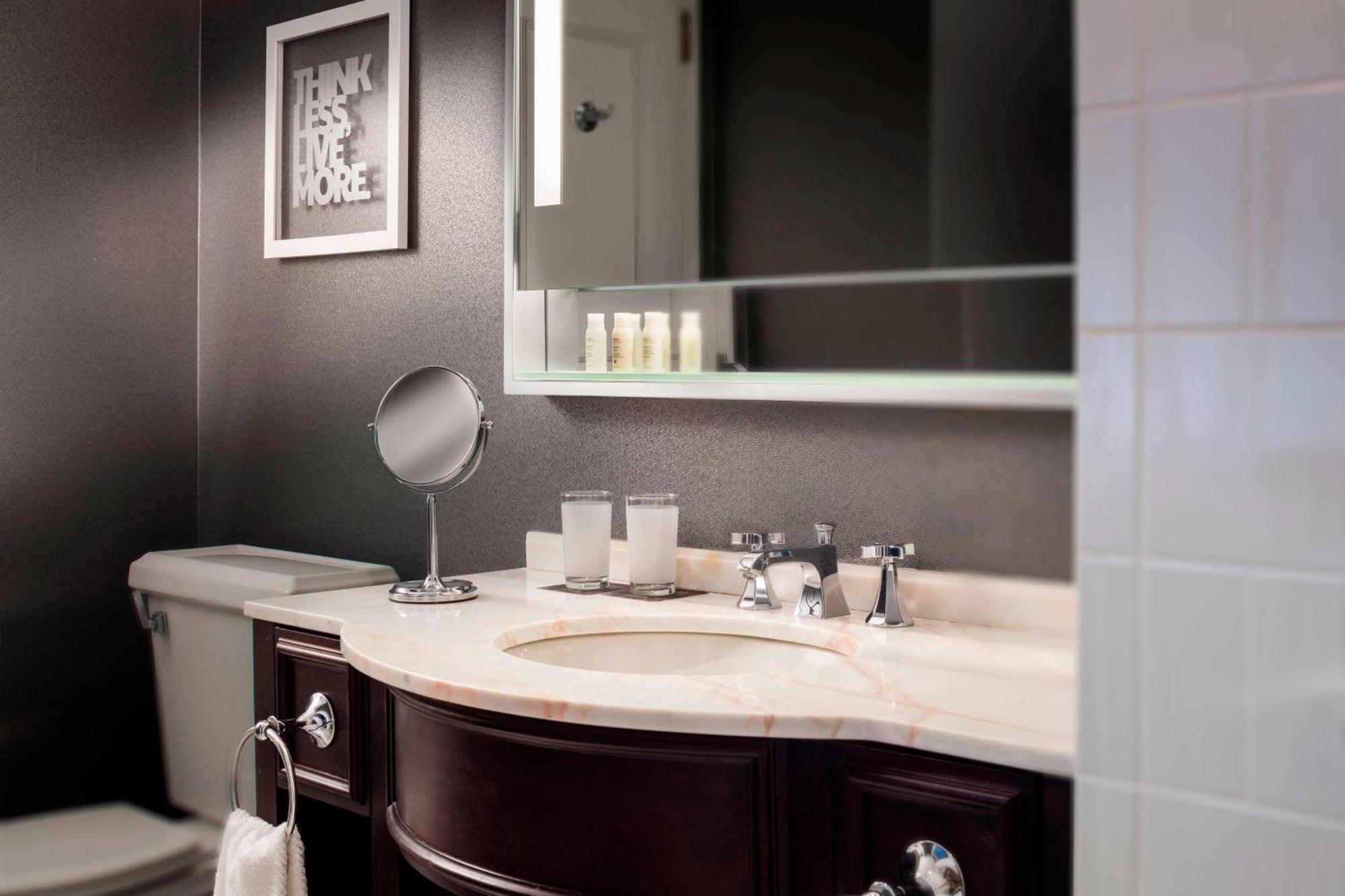 Renaissance Providence Downtown Hotel Bagian luar foto